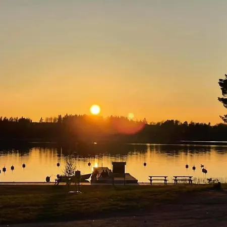 Merikruunun Taehdistoehuvila Mimosa 37 *