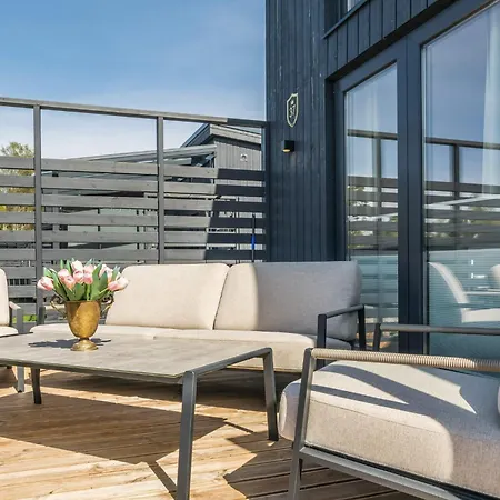 Merikruunun Taehdistoehuvila Mimosa 37 Villa