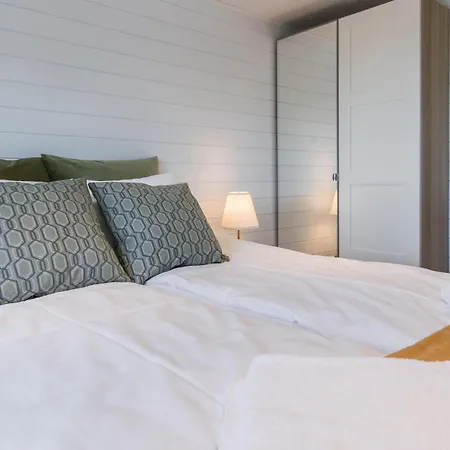 Merikruunun Taehdistoehuvila Mimosa 37 Villa