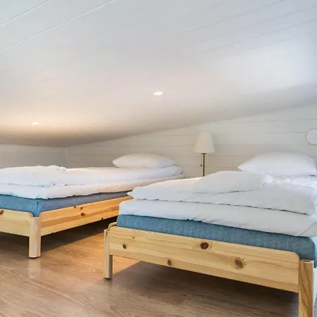 Merikruunun Taehdistoehuvila Mimosa 37 *