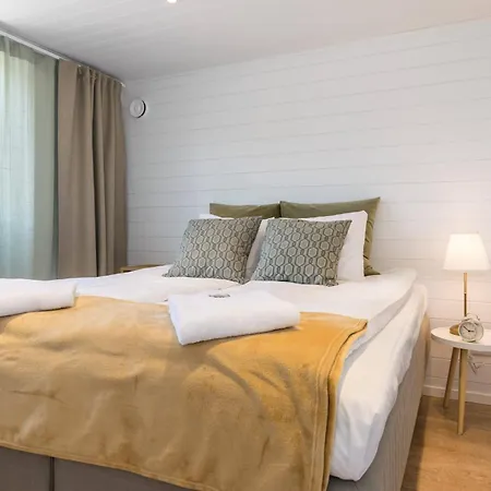 Merikruunun Taehdistoehuvila Mimosa 37 别墅 *