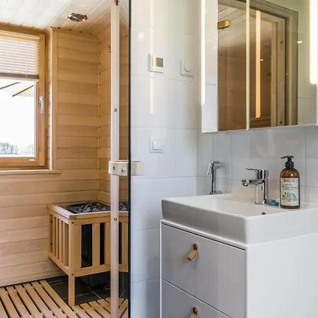 Villa Merikruunun Taehdistoehuvila Mimosa 37 *