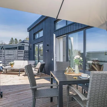 Merikruunun Taehdistoehuvila Mimosa 37 Villa