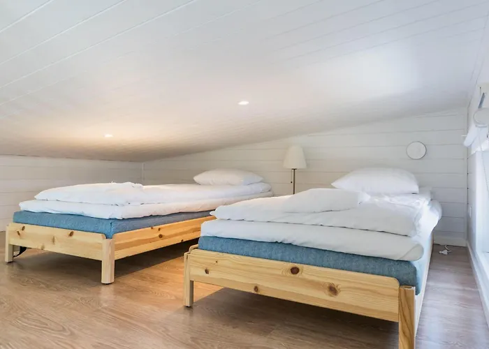 Merikruunun Taehdistoehuvila Mimosa 37 *