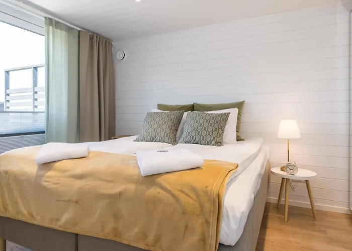 Merikruunun Taehdistoehuvila Mimosa 37 Villa *