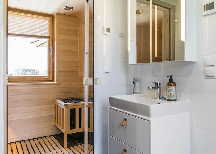 Villa Merikruunun Taehdistoehuvila Mimosa 37 *